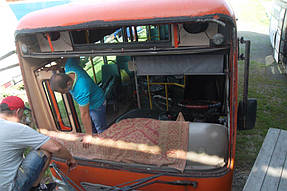 Изготовление и замена лобового стекла на автобусе Shaolin SLG 6720 в Никополе (Украина) 4