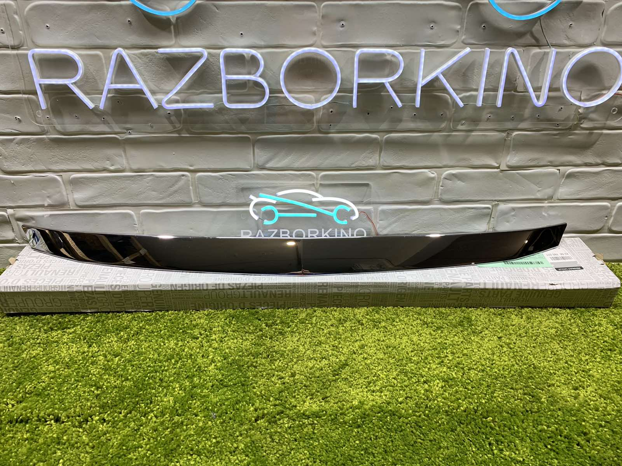 Накладка решітки радіатора (хром) Renault Logan Рено Логан (2009-2012) Оригінал 8200785077, фото 1