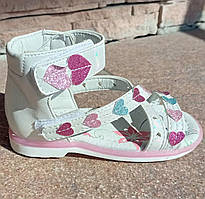 Босоніжки дитячі білі з сердечками на липучках