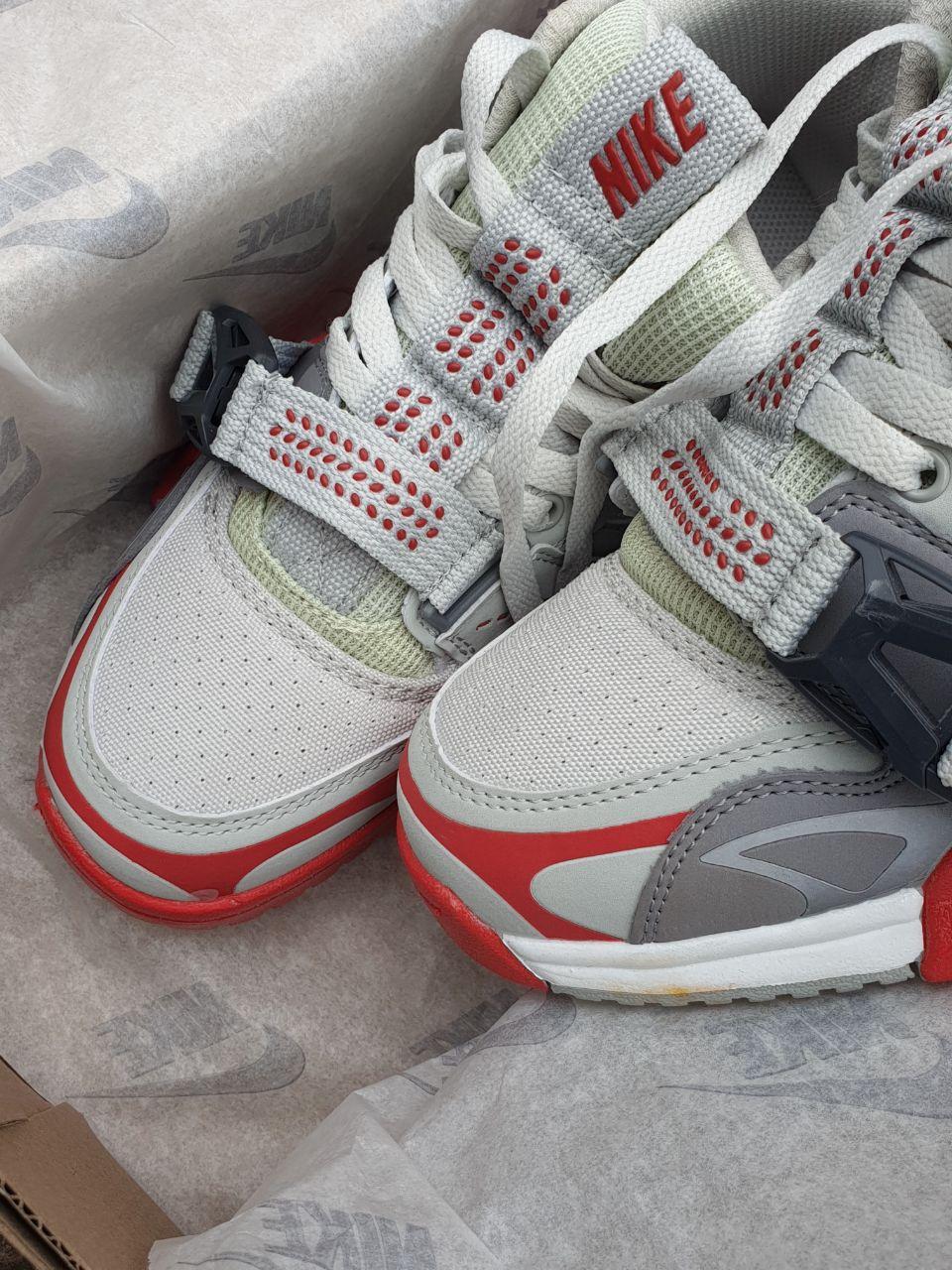 Grey and red nike trainers best sale