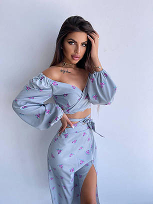 Квітковий жіночий костюм топ із зав'язками на талії та спідниця міді з розрізом із софту Kb1647, фото 1