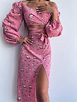 Квітковий жіночий костюм топ із зав'язками на талії та спідниця міді з розрізом Kb1648, фото 3