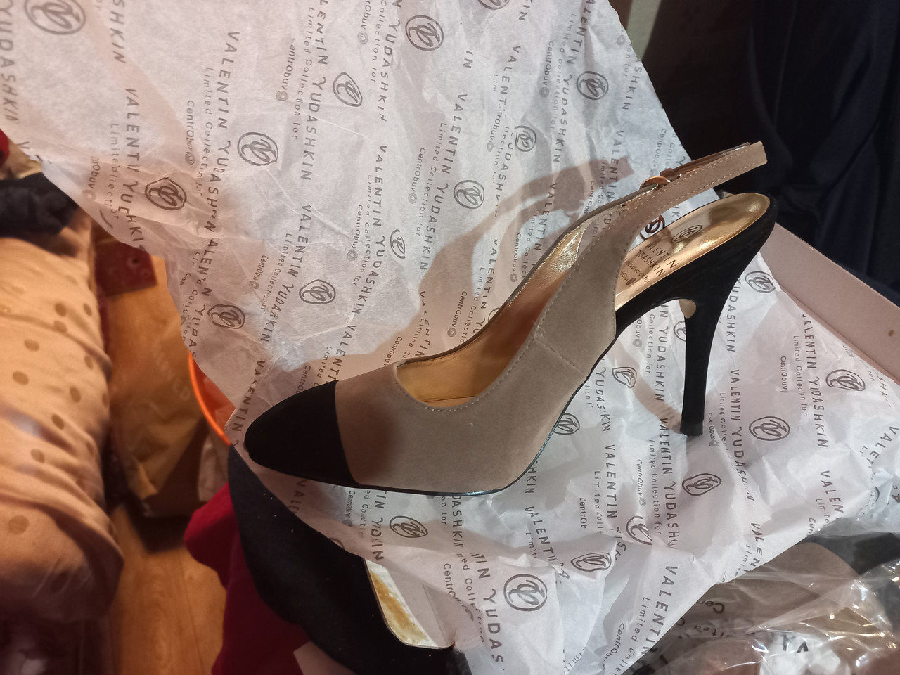 Босоножки туфли от Валентина Юдашкина эко замша 36 р отличная удобная стильная модель - фото 1 - id-p360567324