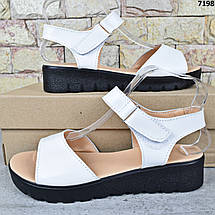 Босоніжки жіночі шкіряні Ailinda Україна, Білі босоніжки з натуральної шкіри на чорній підошві, фото 2