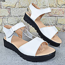 Босоніжки жіночі шкіряні Ailinda Україна, Білі босоніжки з натуральної шкіри на чорній підошві, фото 4