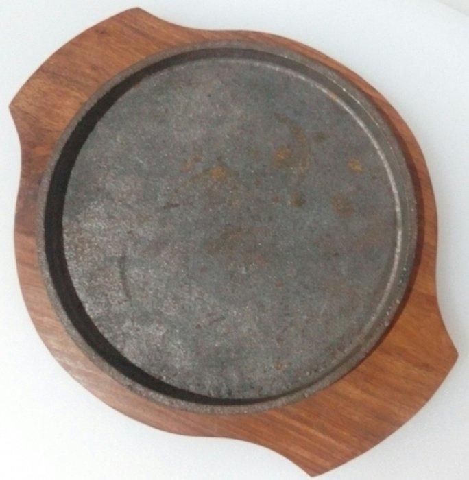 Сковорідка чавунна порційна кругла 20 см на дерев'яній підставці Empire 9934