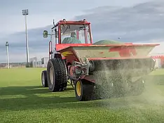 Обслуговування полів зі штучною травою