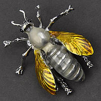 Брошка металева на сріблястій основі оса з чорними стразами покрита кольоровою емаллю розмір 35х35 мм