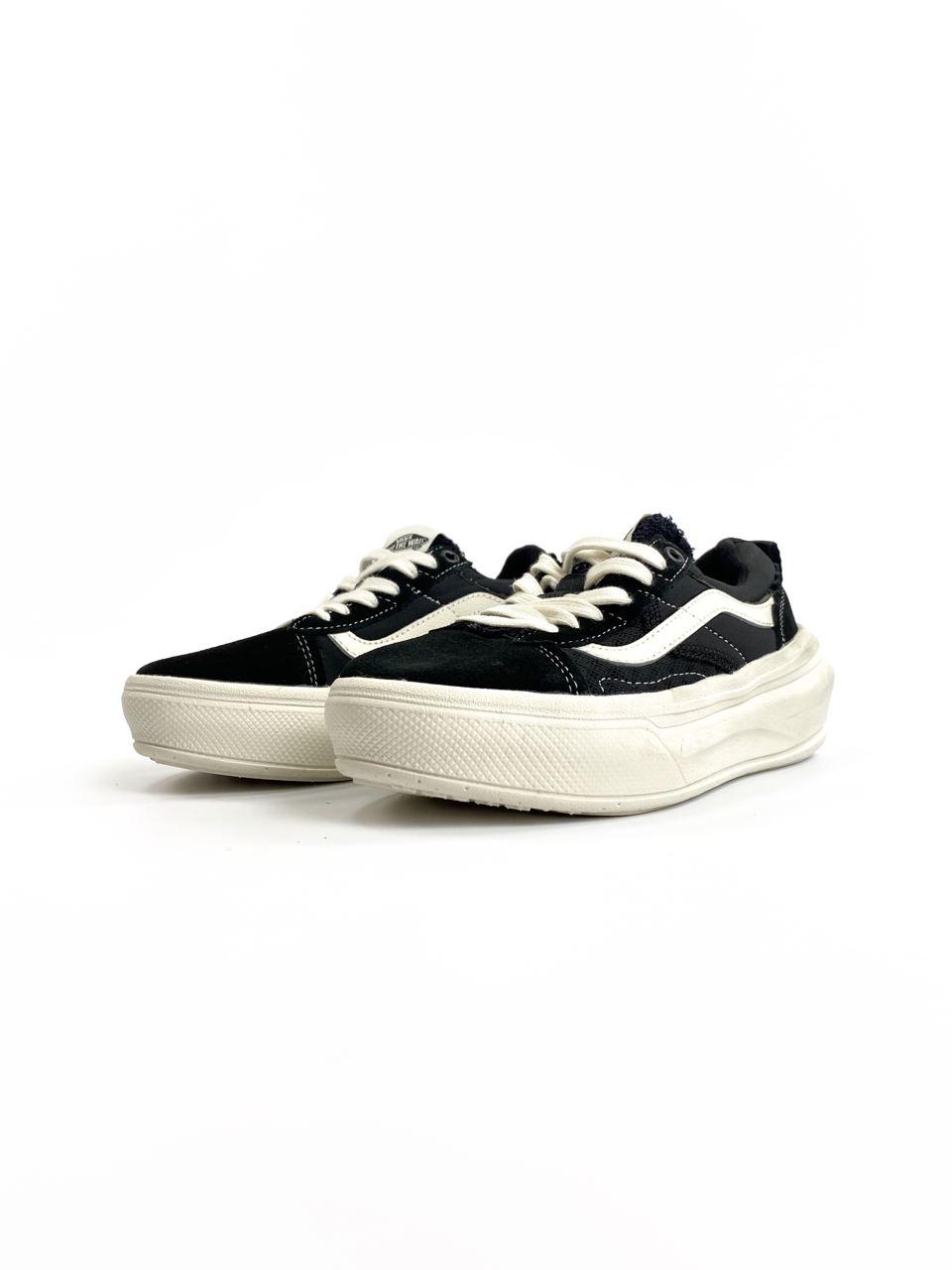 Стильне жіноче взуття з високою підошвою Vans. Круті жіночі кеди Ванс весна осінь.