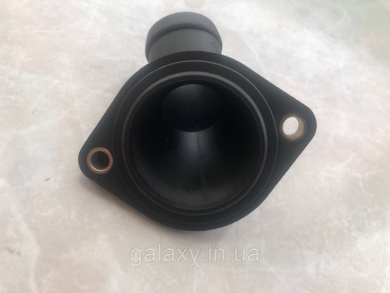 Фланець охолоджувальної рідини Audi 80/100/A4/A6 1,6/2,0 бензин, 1,9TDi VW Passat B5 1,9TDi, фото 1