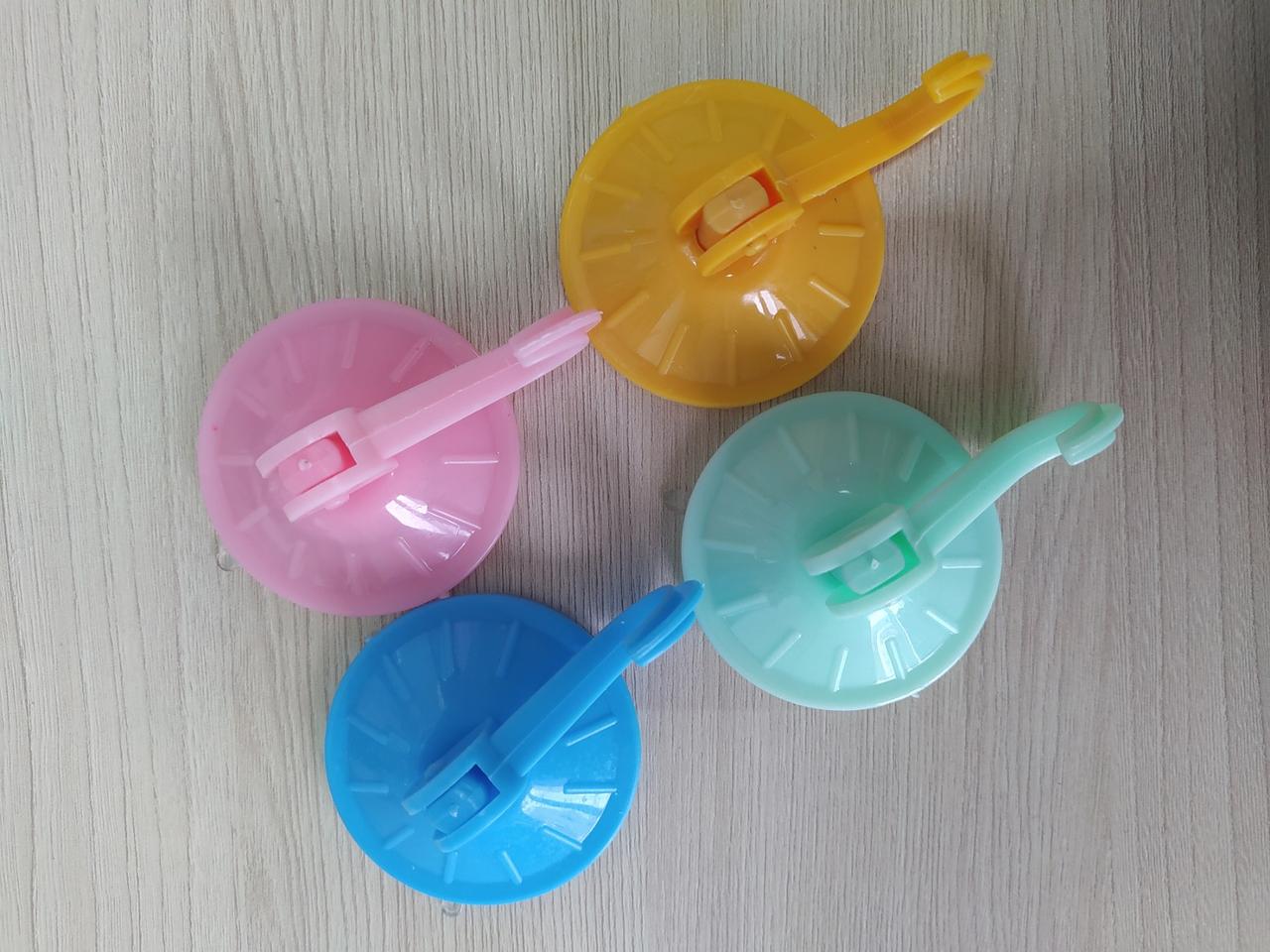 Гачок пластик.кольоровий на присосці, Арт.42980