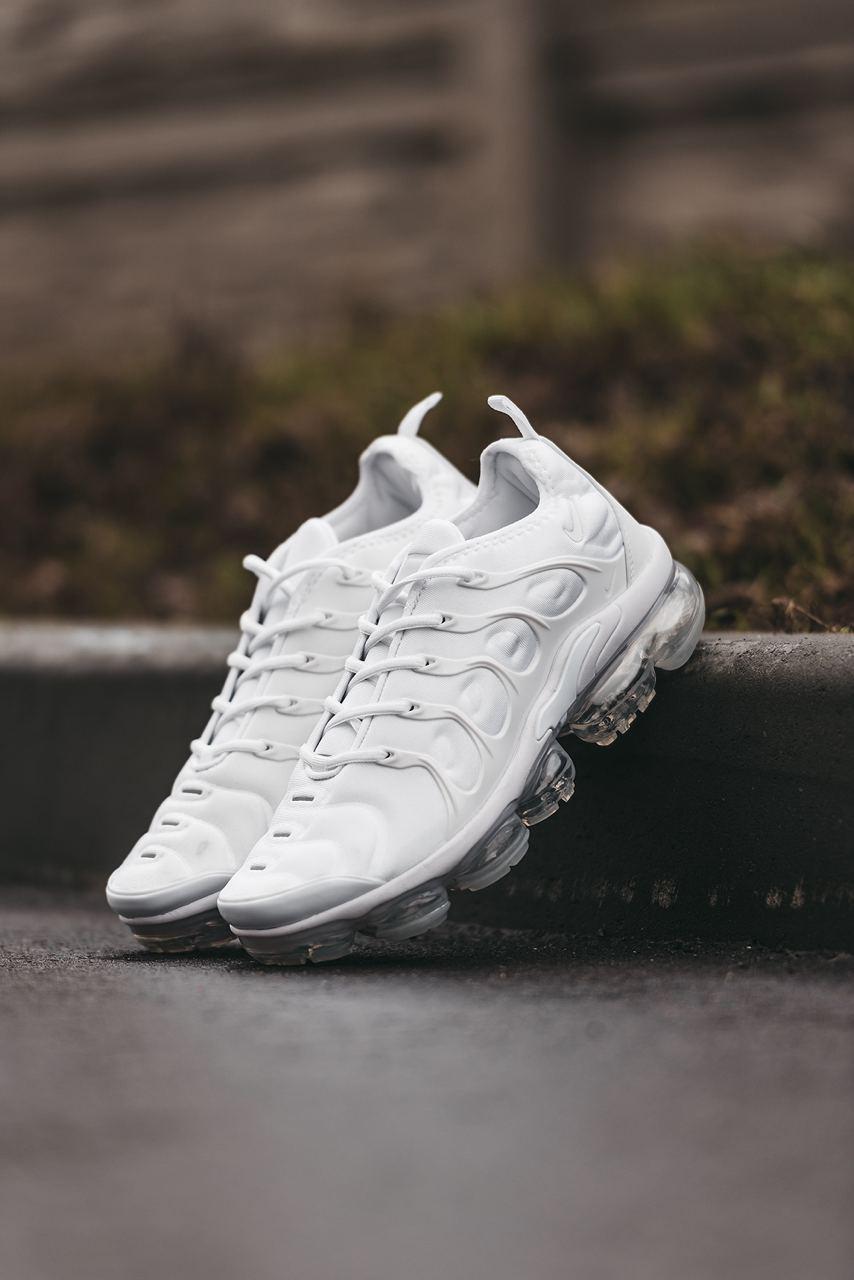 White nike sale vapor maxes