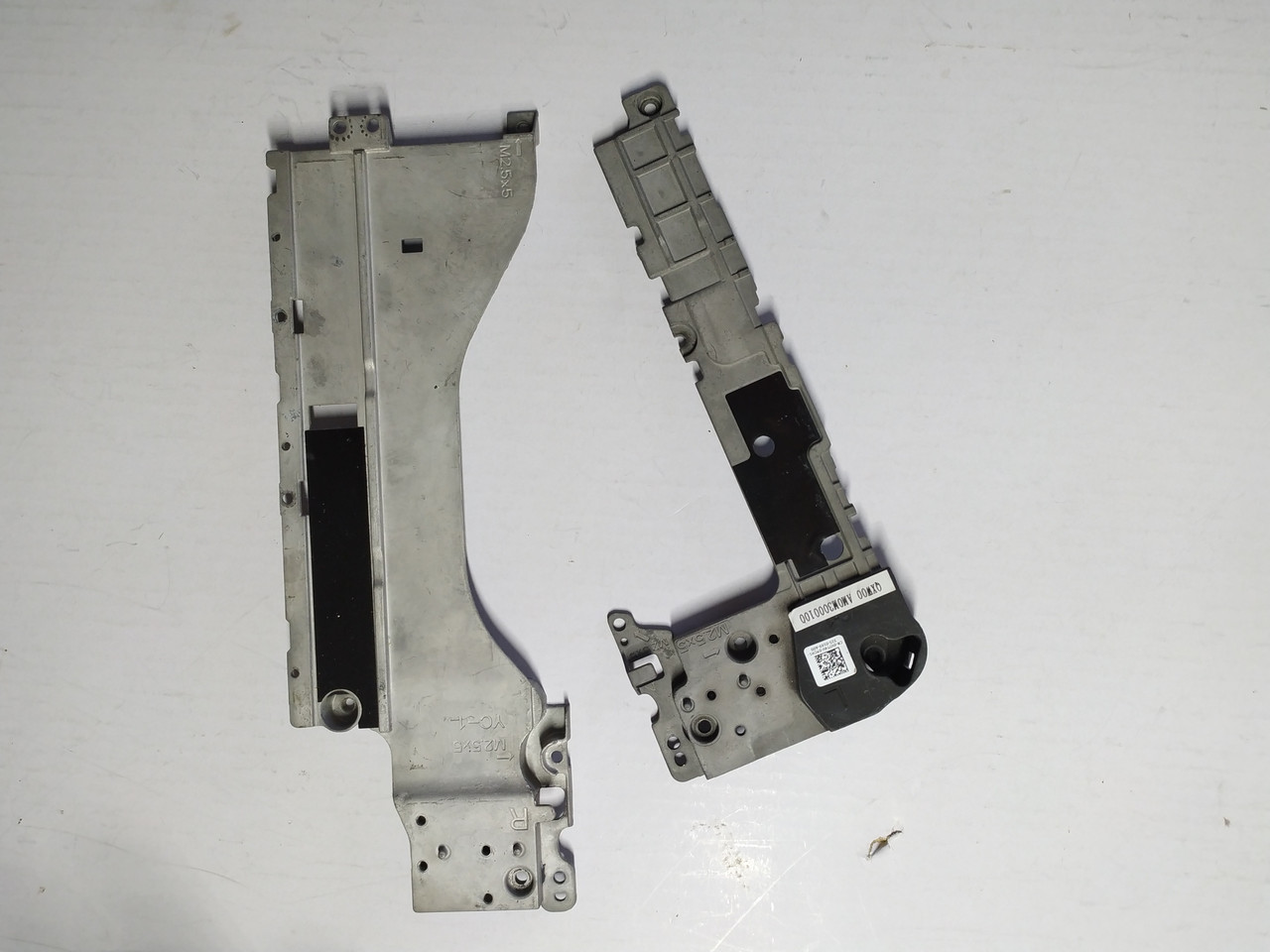 Dell inspiron Latitude E5430 Корпус D1 (Кріплення петель панелі жорсткості) AM0M3000100 б/в AM0M3000200