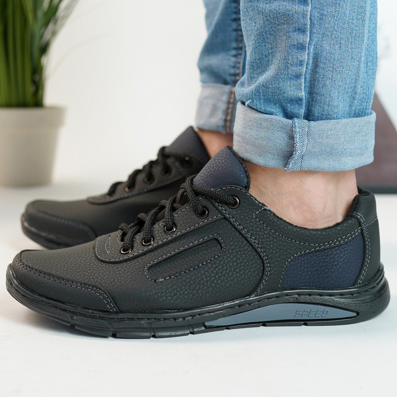 Чоловічі кросівки з прошитою підошвою