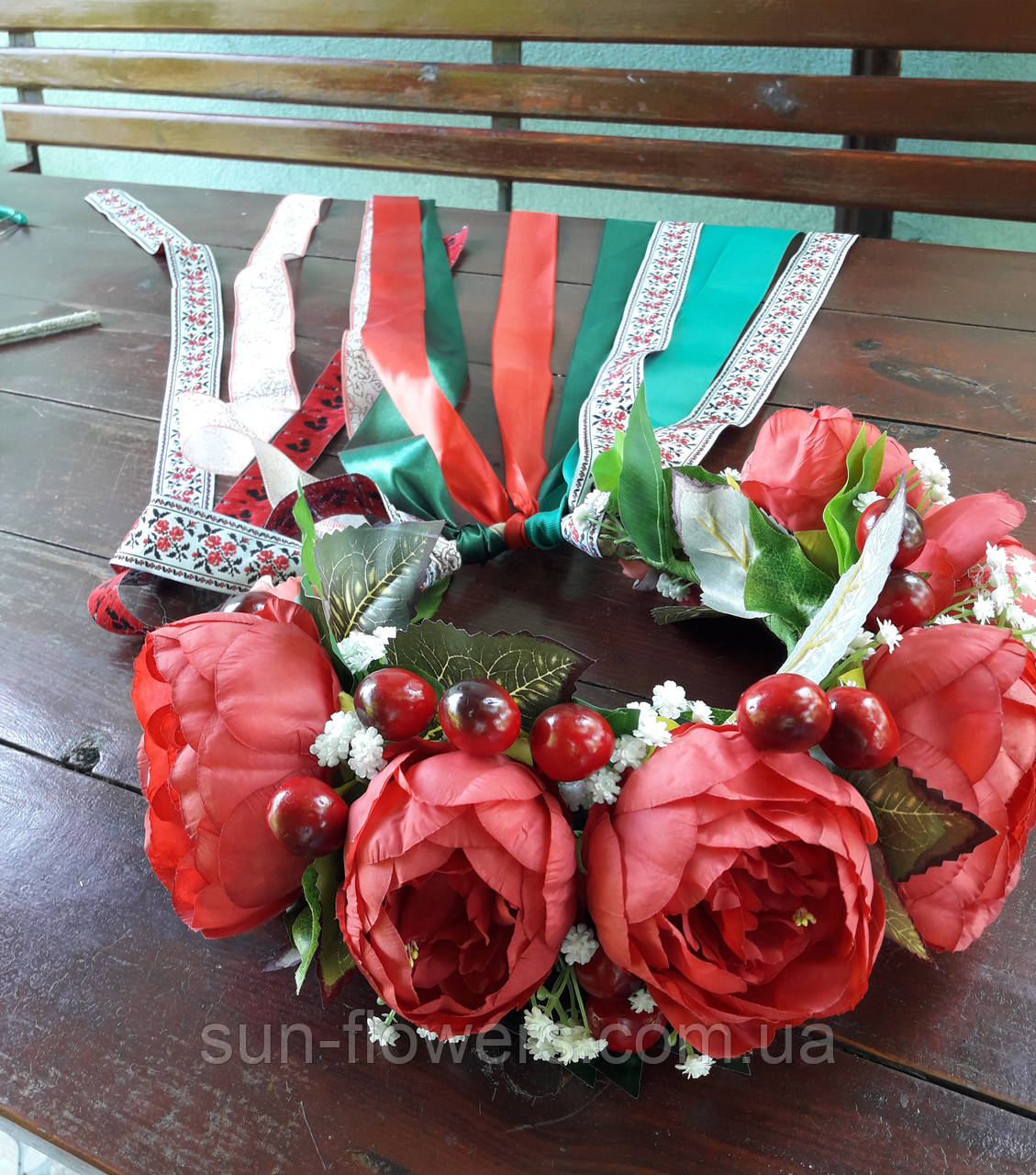 Вінок із червоними трояндами штучний, фото 1