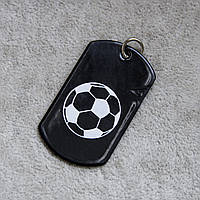Жетон с футбольным мячом черного цвета покрыт эмалью под гравировку размер жетона 5х3 см