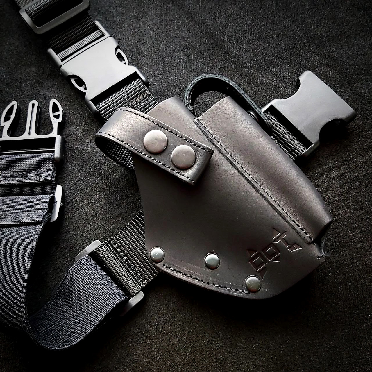 Стегнова кобура Пеламе для CZ 82 BLACK шкіряна