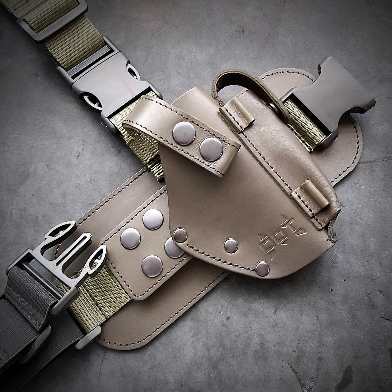 Кобура стегнова Пеламе з кріпленням для шомполу з натуральної шкіри для ПМ (коричнево-оливковий)