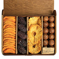 Подарунковий набір з горіхами та сухофруктами в дерев'яній книзі mini