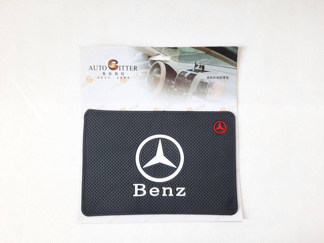Килимок на панель антиковзкий Mercedes-Benz