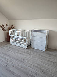 Комплект ліжечко з маятником і матрацом Ангеліна + Пеленальний комод лайт білий