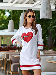 Сукня в спортивному стилі з аплікацією сердечка із шкіри