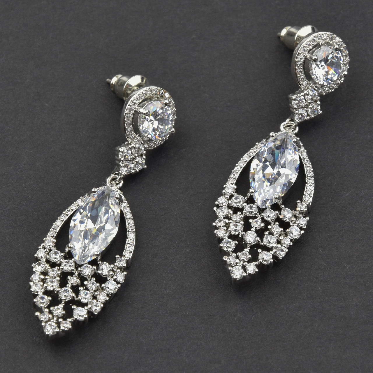 Сережки гвоздики металеві сріблясті з кришталевими камінцями Сваровскі довжина 5 см ширина 13 мм