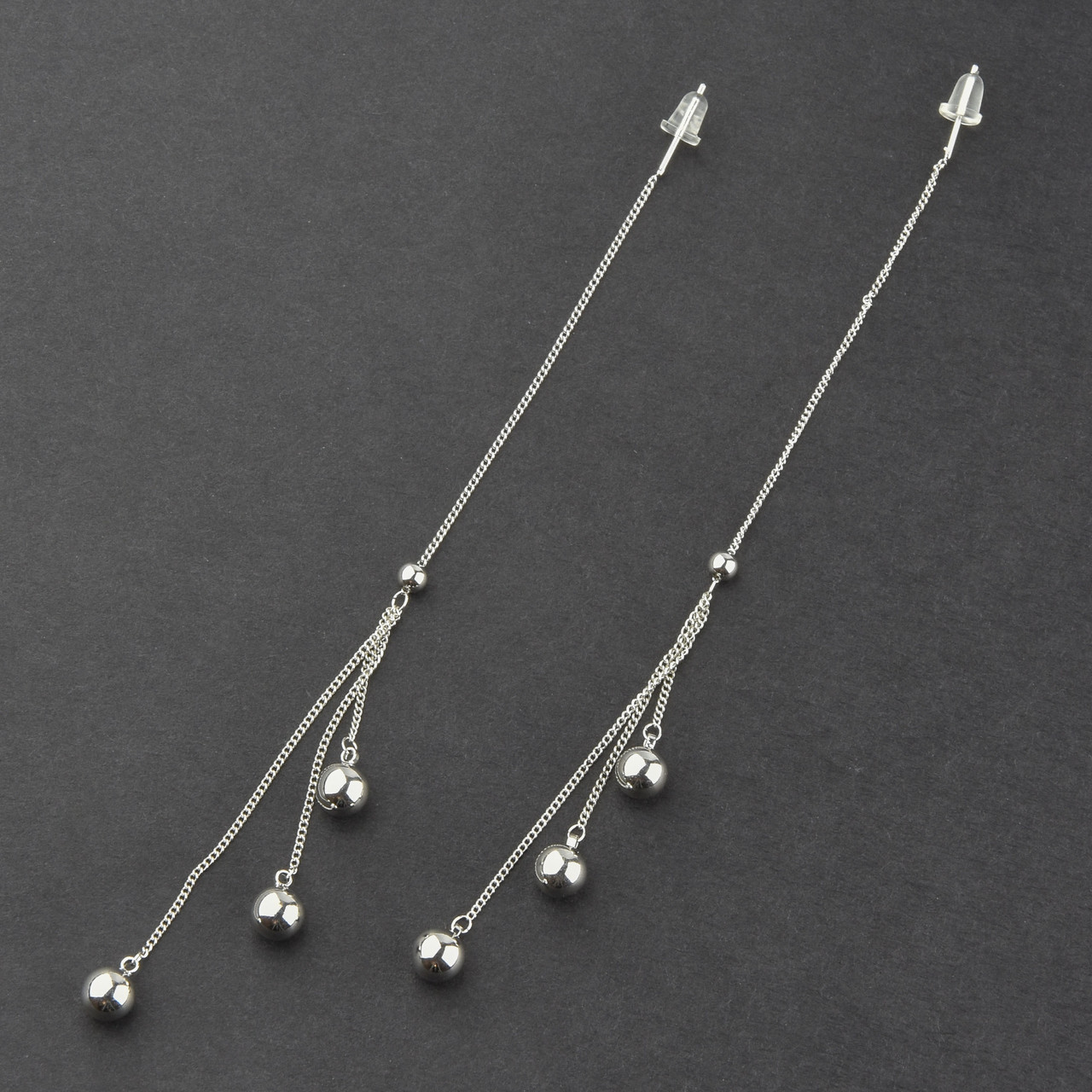 Сережки застібка гвоздик металеві сріблясті довгі ланцюжки з великими кульками довжина 12 см