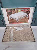 Скатерть велюровая с кружевом в подарочной коробке160 на 220см Verolli Турция пудра