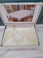 Скатерть велюровая с кружевом в подарочной коробке160 на 220см Verolli Турция бело молочная