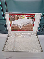 Скатерть велюровая с кружевом в подарочной коробке160 на 220см Verolli Турция пломбир