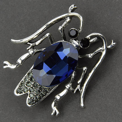 Брошка металева на сріблястій основі комаха із синім кристалом і сірими стразами розмір 40х35 мм, фото 1