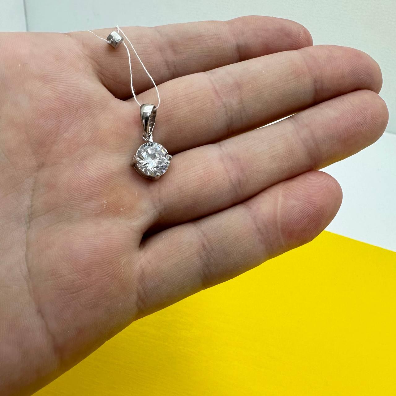 Серебряная подвеска с цирконием: особенности украшения из каталога онлайн-компании Family Jewelry