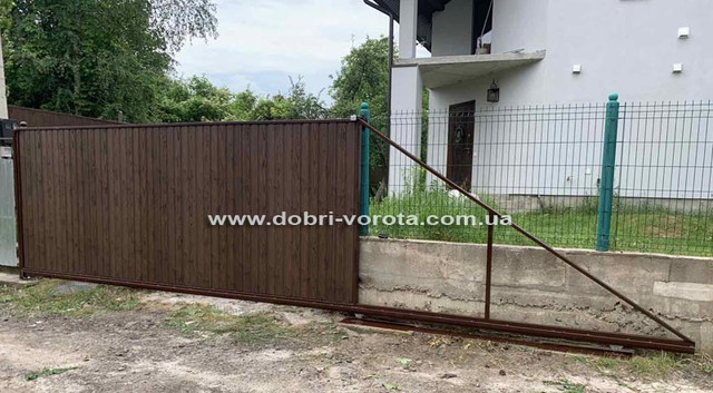 Відкатні ворота з прорізом 5 метрів Відкатні ворота з прорізом 5 метрів