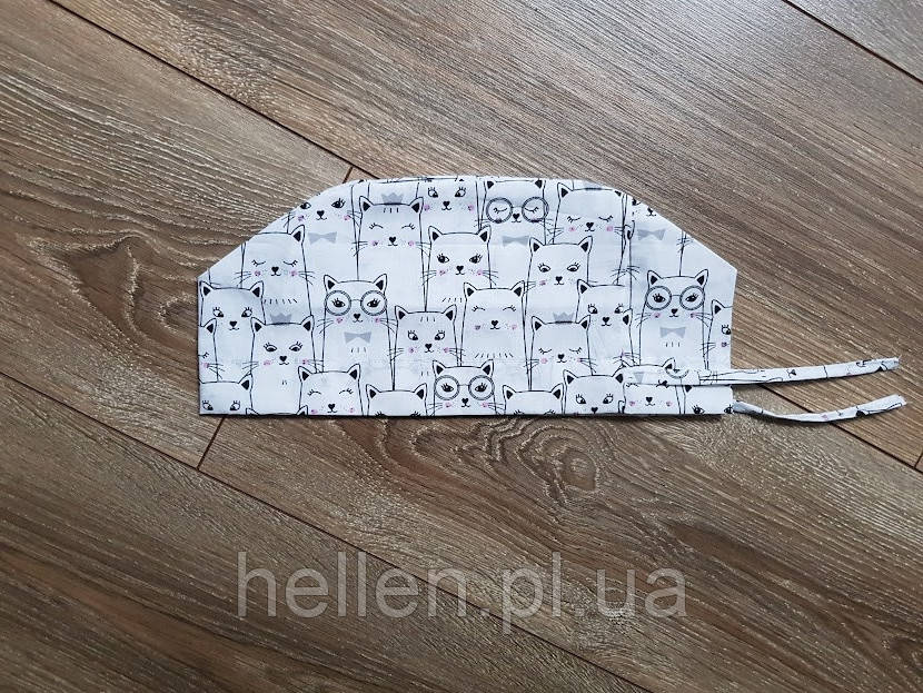 Принтована медична шапочка "Коти в кіно чоно-білі"