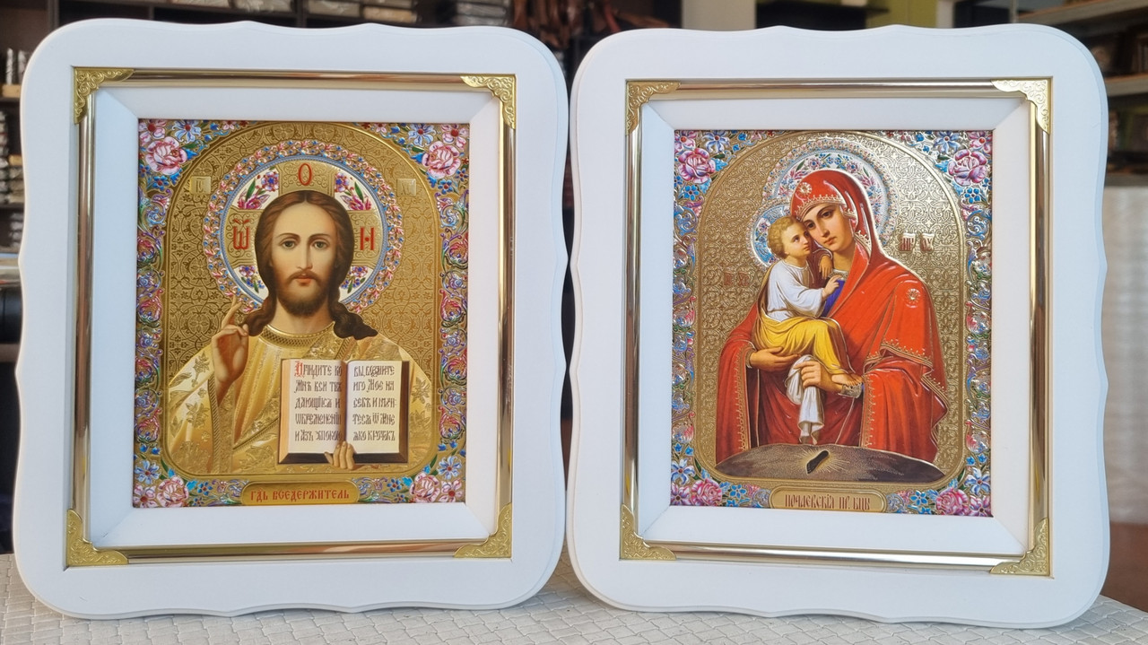 Вінчальні ікони Спаситель,П.Б Почаївська у білому дерев'яному кіоті, розмір кіота 24×21,сюжети з квітами 15×18