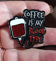 Брошь брошка значок пин металл кровь переливание крови кофе coffee is my blood tape