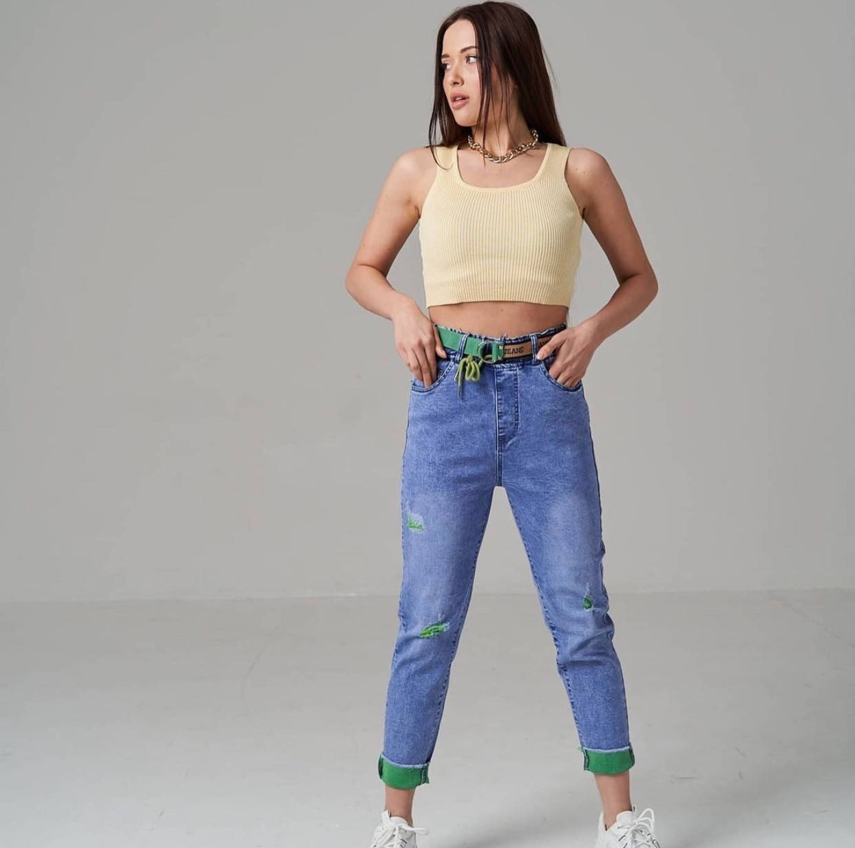 

Джинсы МОМ молодежные в синем цвете с ремнем размеры