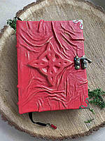 Блокнот-книга в червоному шкіряному плетінні із замком.