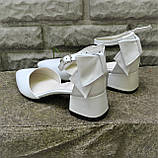 Шкіряні босоніжки на маленькому підборі, фото 3