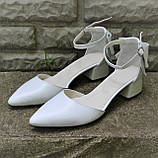 Шкіряні босоніжки на маленькому підборі, фото 2