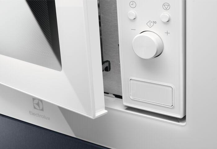 Electrolux Мікрохвильова піч вбудована, 17л, електрон. керування, 700Вт, дисплей, білий