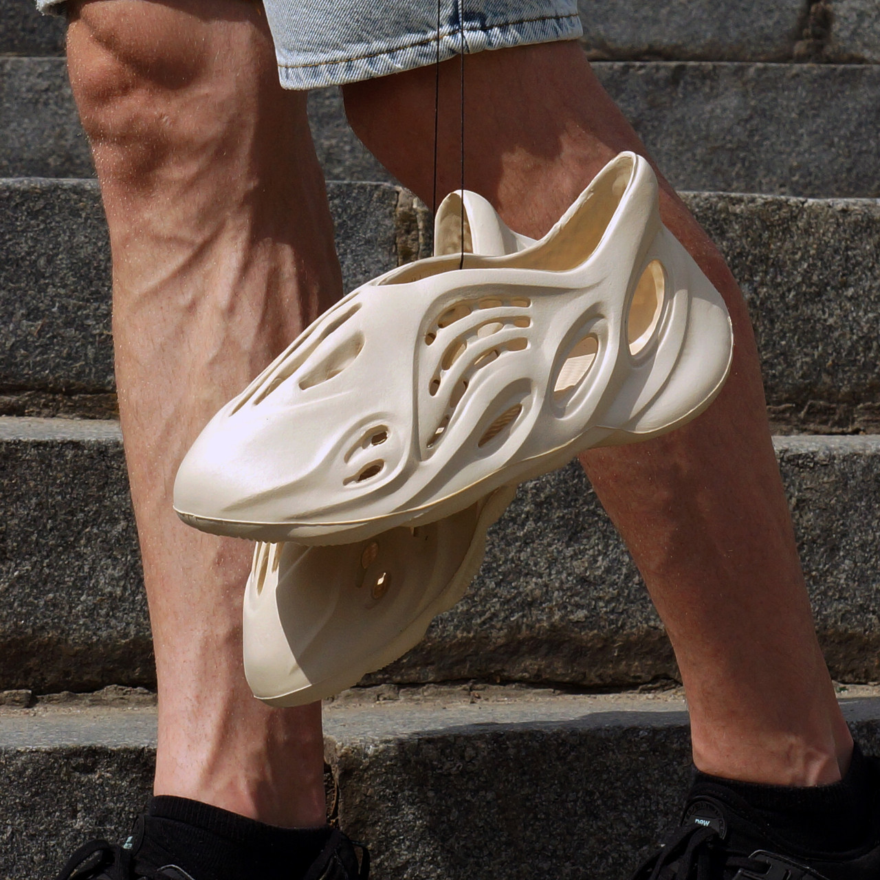 РОЗПРОДАЖ Кросівки тапочки Adidas Yeezy Foam Runner пісочні 40 розмір
