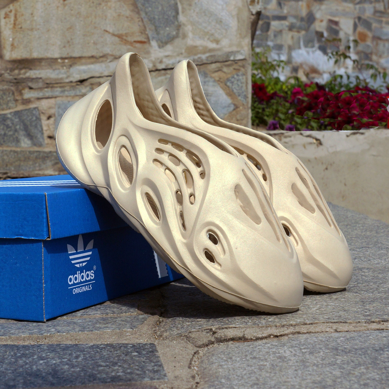 РОЗПРОДАЖ + Безкоштовна доставка НП Кросівки тапочки Adidas Yeezy Foam Runner пісочні 40 розмір, фото 1
