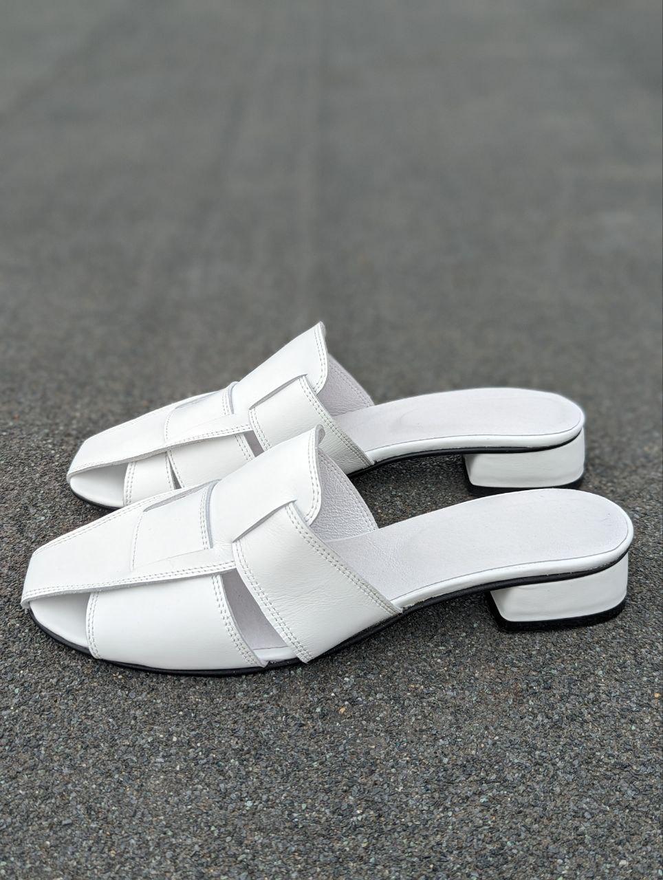 STTOPA Розміри 41,42,43,44. Шльопанці великих розмірів шкіряні. Каблук 3 см. 361-3645-3-1 Білі, фото 1