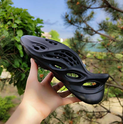 Кросівки чорні Yeezy Foam Runner BLACK жіночі унісекс, фото 3