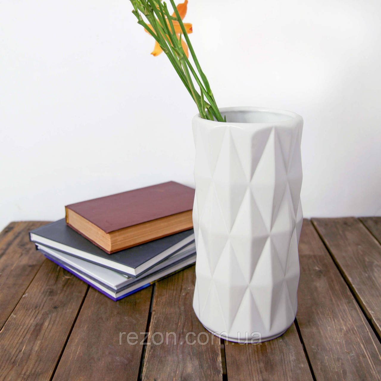 Ваза керамічна для квітів настільна мінімальний дефект  "Перун" Білий Rezon V006