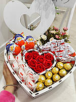Подарочный набор сладостей с цветами "Сердце", Подарок для любимой девушки, женщины на День Рождения, Киндер