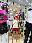 Жіночий турецький літній білий костюм з червоними/чорними шортами, стильний легкий костюм зі стразами