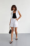 Жіночий костюм із шортами та жилеткою білий, фото 5